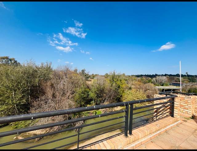 92M² OFFICE TO LET IN FOURWAYS